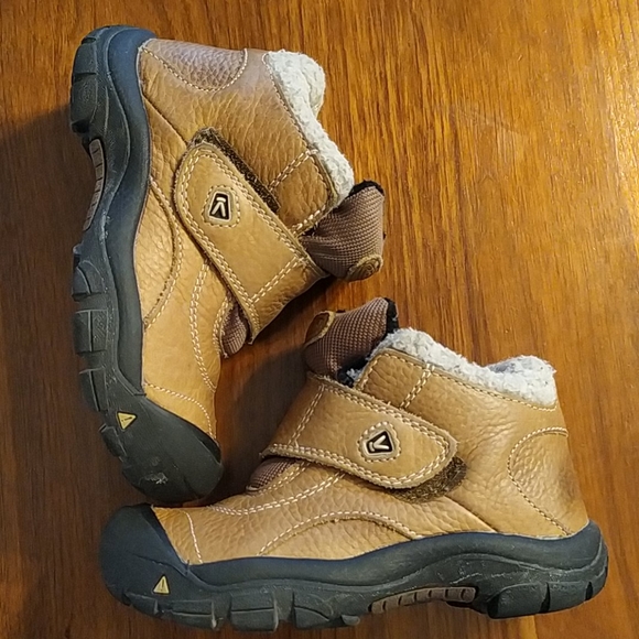 keen boys winter boots